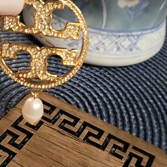 Tory Burch Gold and White Geometric Brooch - Picture 5 of 5
